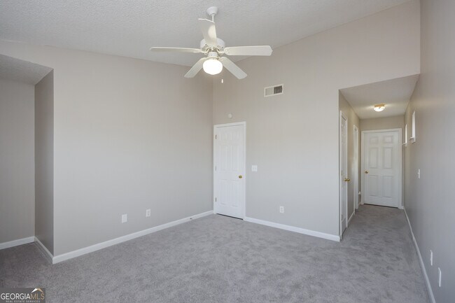 Building Photo - 325 Coral Cir