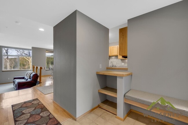 Building Photo - Spacious Townhome with Amazing Views