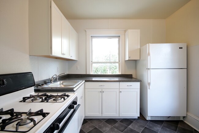 newly remodeled upstairs kitchen - 728 S Pugh St