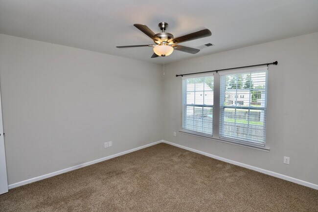 Building Photo - 3680 Moseley Dr