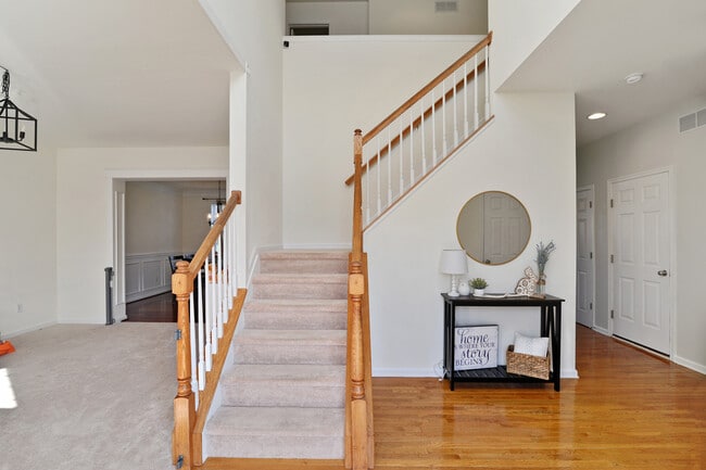 Building Photo - 20 E Darby Cir