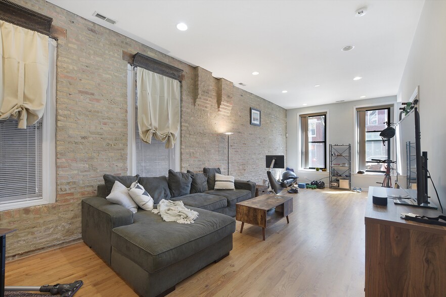 Building Photo - 2016 W Wabansia Ave
