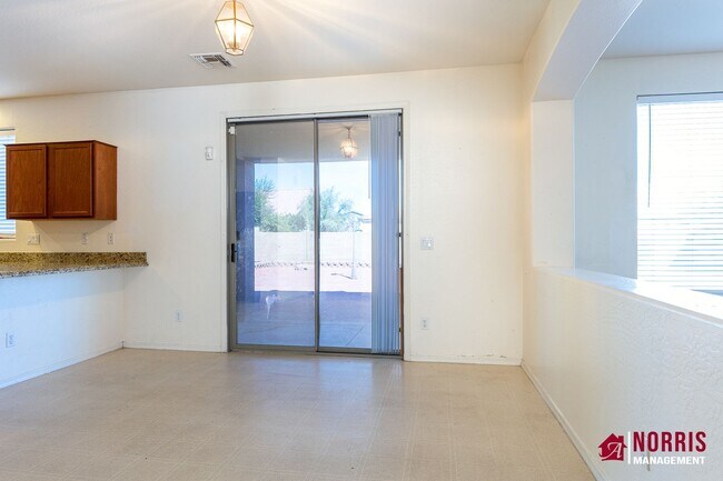 Building Photo - Beautiful Large Home Available Now!
