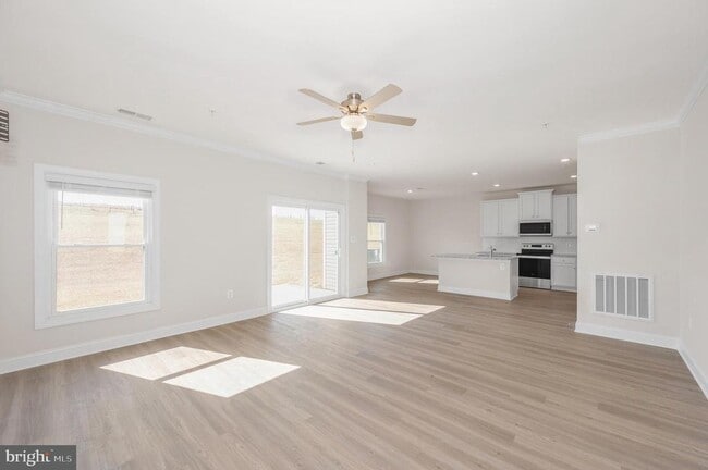 Building Photo - 9962 Roulette Dr