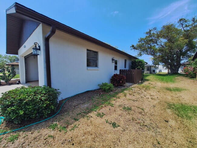 Building Photo - "Charming 2-Bed, 2-Bath Retreat on Monroe ...