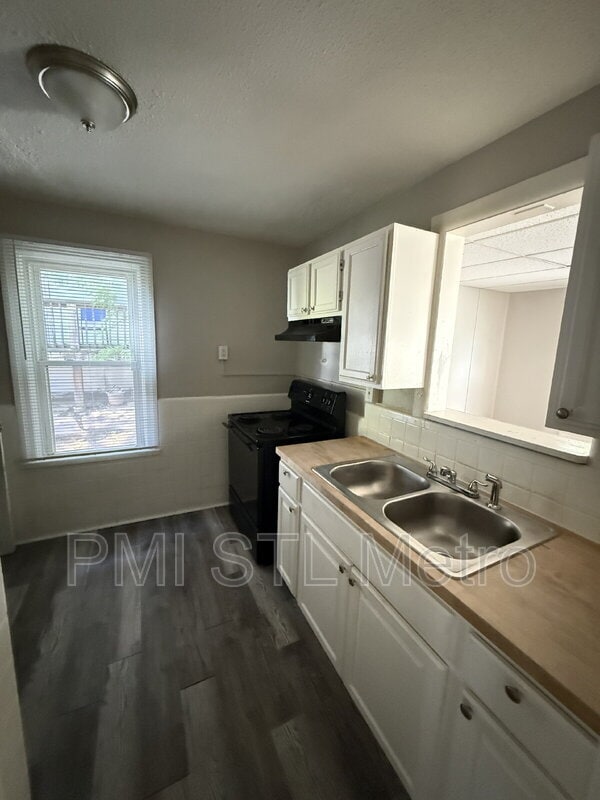 Building Photo - 2516 Tyrell Dr