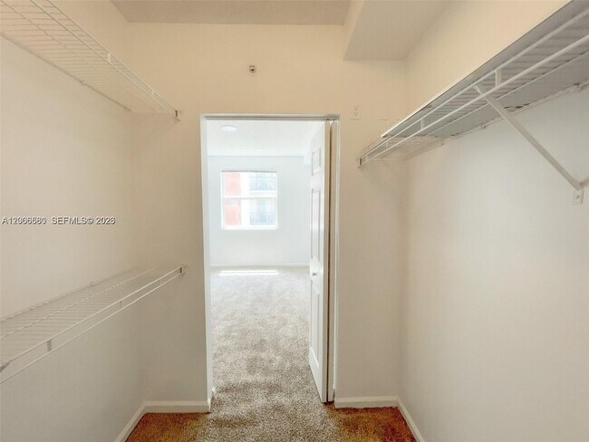 Building Photo - 17150 N Bay Rd