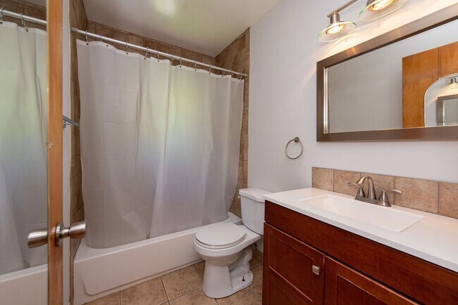 Building Photo - 3627 Edgebrook Dr