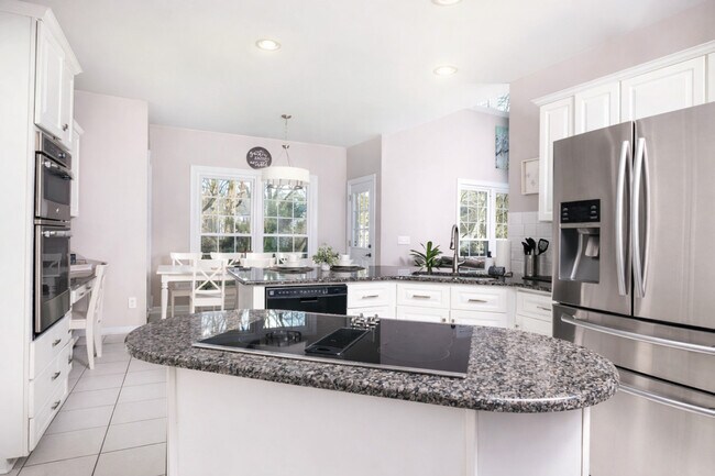 Building Photo - 10315 Rougemont Ln