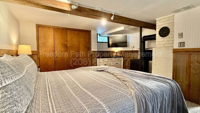 Building Photo - 705 N A St