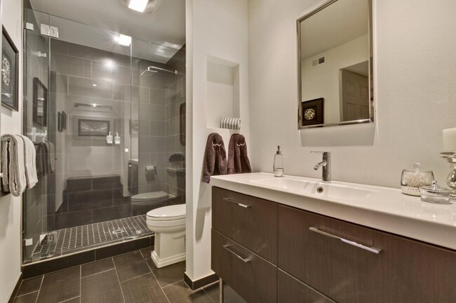 Building Photo - 5194 Makati Cir