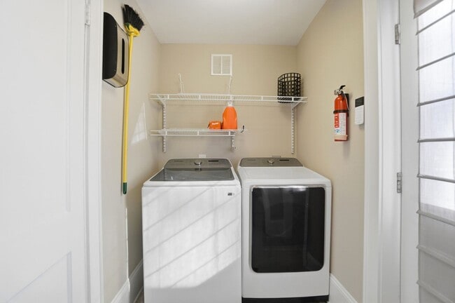 Building Photo - Historic Wesley Heights Home | Walkable to Uptown | 2 Primary Suites