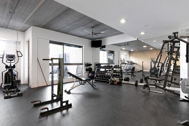 Building Photo - Charming 1BR Condo in Atlanta
