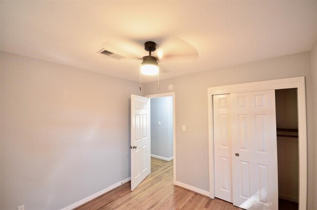 Building Photo - 6229 Tanager St
