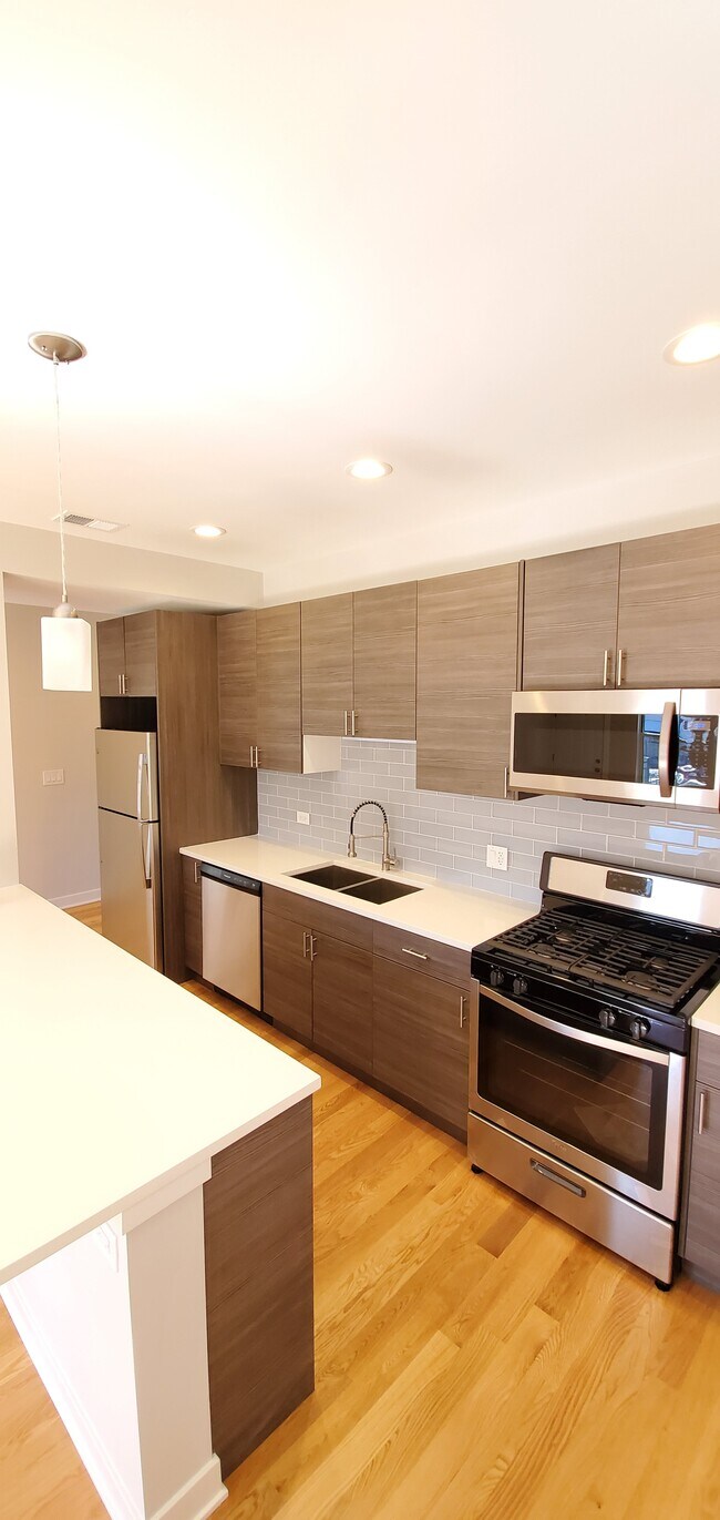 Primary Photo - 2220 W 21st Pl