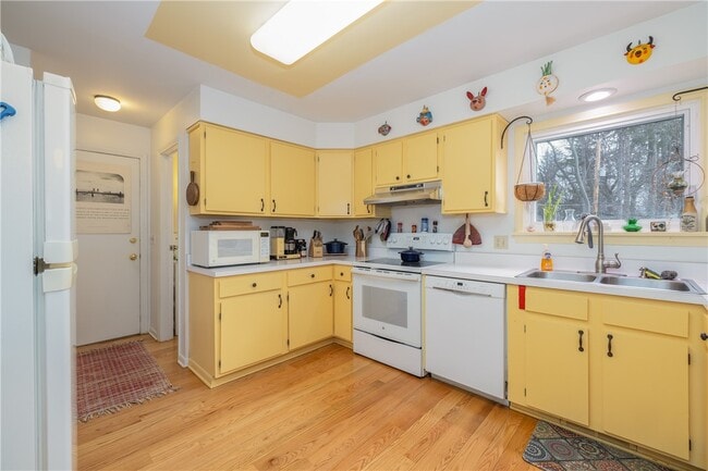 Building Photo - 95 Parkwood Ave