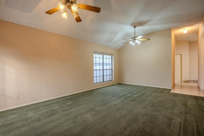 Building Photo - 1425 Longhorn Dr