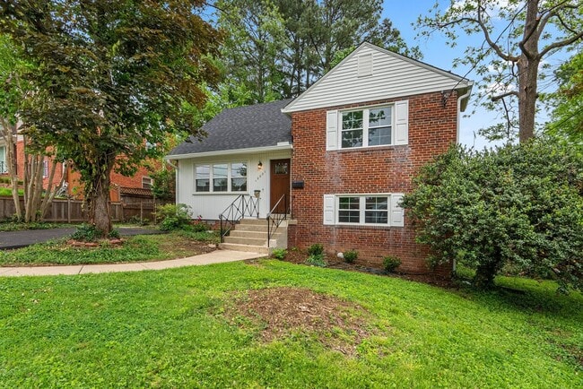 Building Photo - 3 Bed 3 Bath - Silver Spring Split Level -...