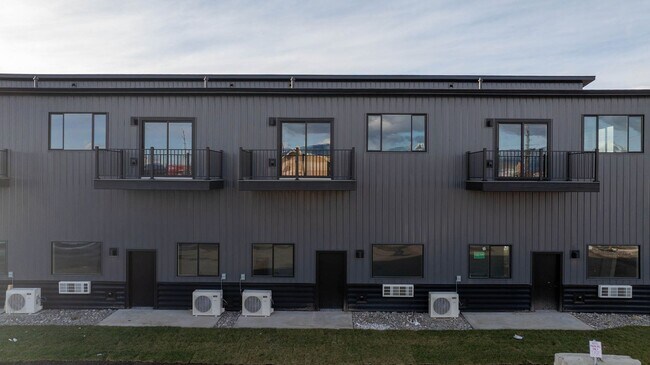 Building Photo - 204 Fletching Way