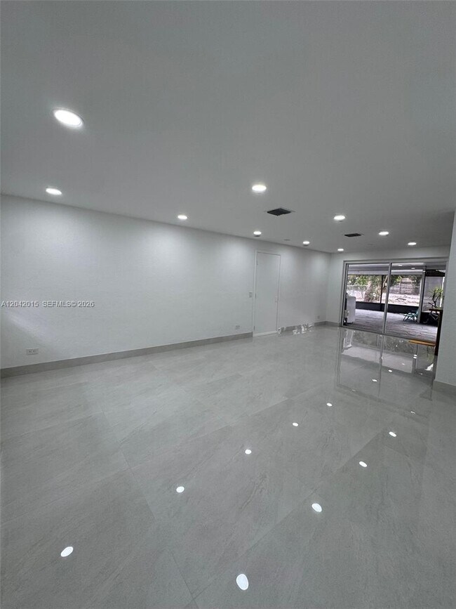Building Photo - 664 Colson Dr