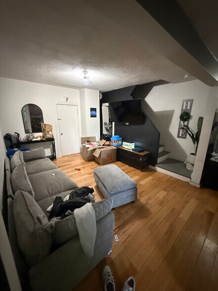 Building Photo - 509 Medford St