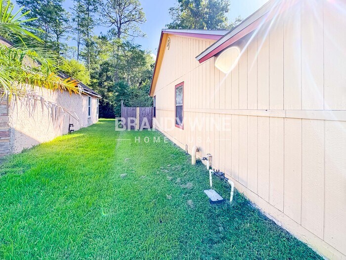 Building Photo - 11525 Birch Forest Cir E