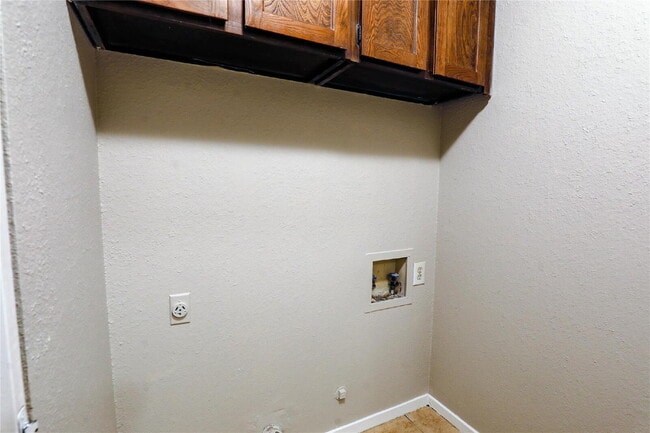 Building Photo - Move in Ready Duplex in Arlington!