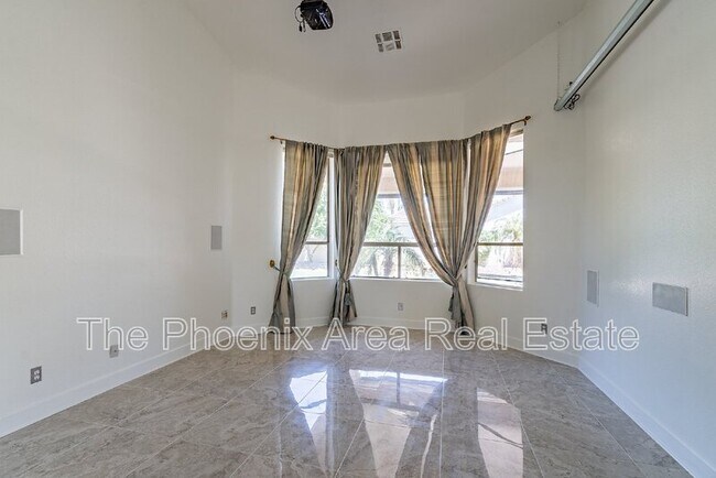 Building Photo - 4663 S Oleander Dr
