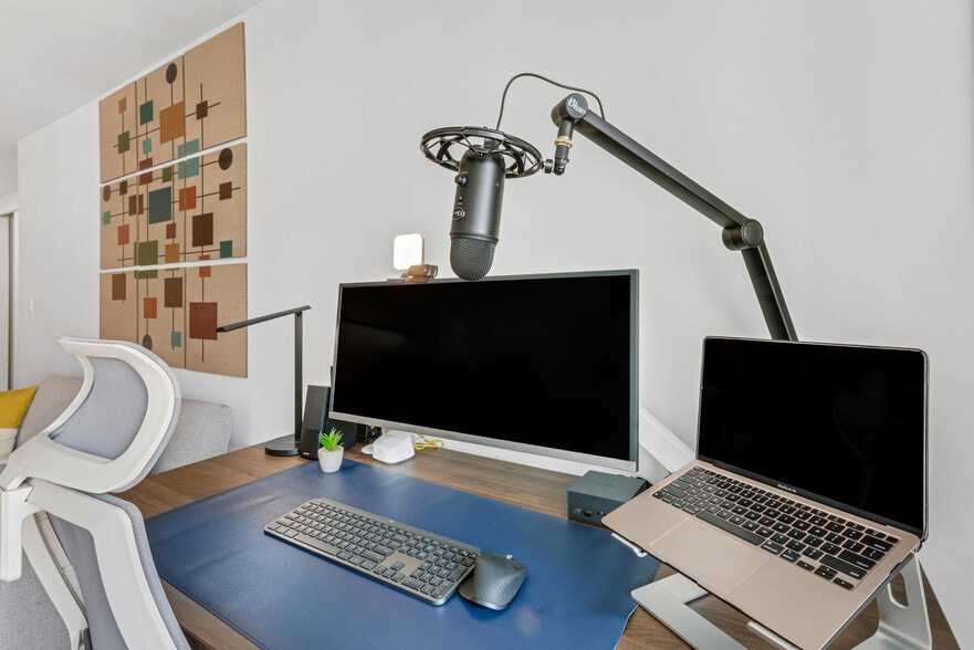 Building Photo - 64B W 37th St