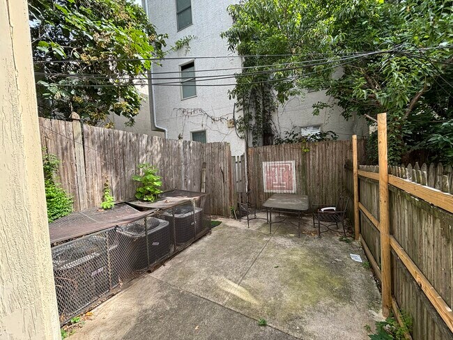 Building Photo - 1711 N Gratz St