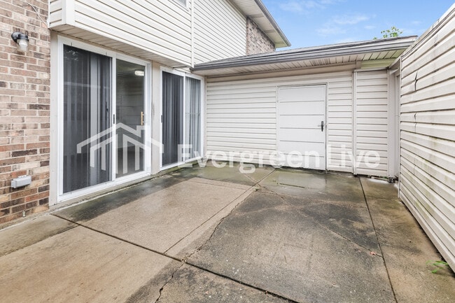 Building Photo - 5676 Troy Villa Blvd