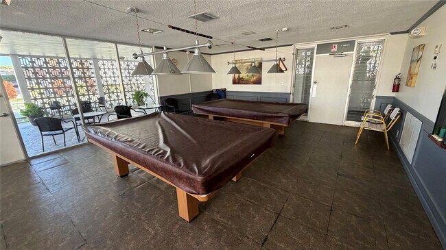 Building Photo - 3040 NE 16th Ave