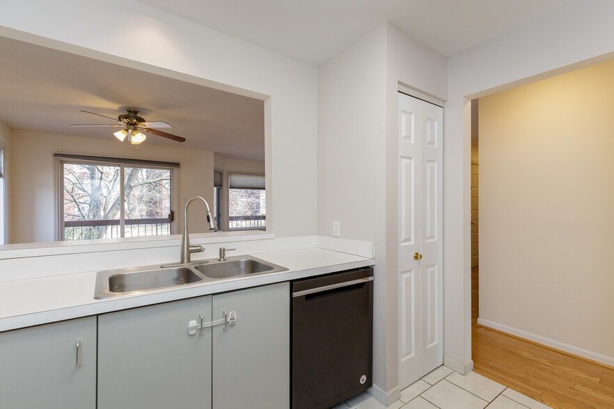 Building Photo - 5600 Waterman Blvd