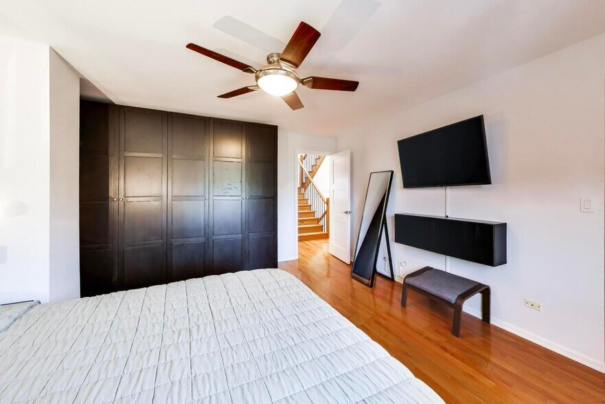 Building Photo - 2810 N Wolcott Ave