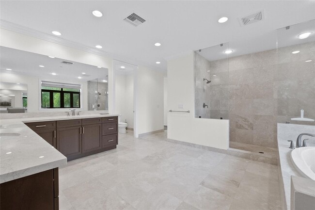 Building Photo - 105 Isle of Venice Dr