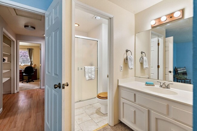 Building Photo - Three bed, Two bath home | Available Novem...