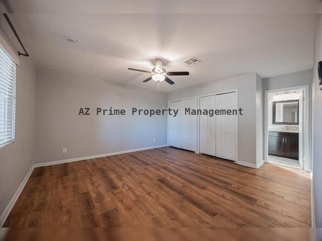 Building Photo - 1619 E Whitton Ave