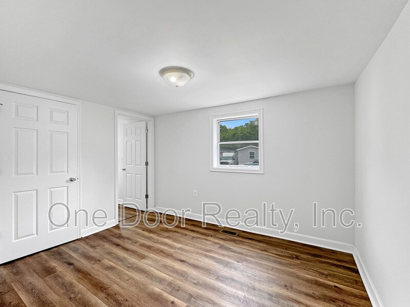 Building Photo - 165 Magruder Ave