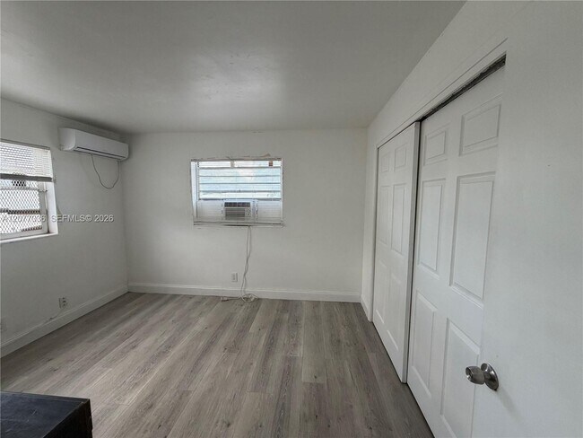 Building Photo - 1245 W 35th St