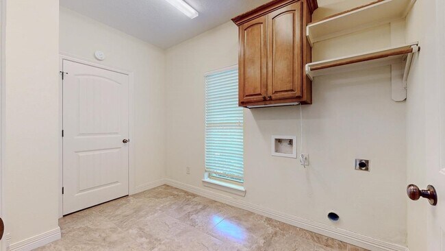 Building Photo - 313 Winding Brook Dr