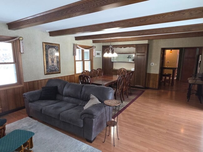 Building Photo - Furnished Mid-term Rental