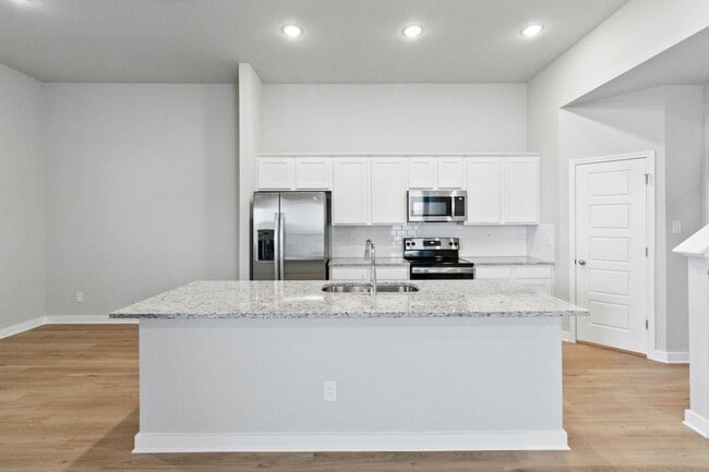 Building Photo - Luxury 4/2.5  Duplex in Buda TX!