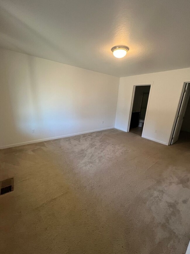 Building Photo - Beautiful 3 bedroom, 2 1/2 bath House with Ocean View!