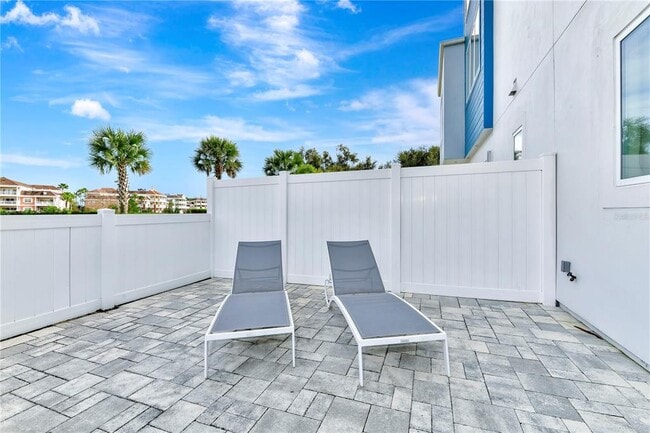 Building Photo - 7740 Sandy Ridge Dr