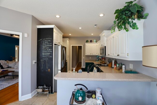 Building Photo - 1855 Beachforest Way