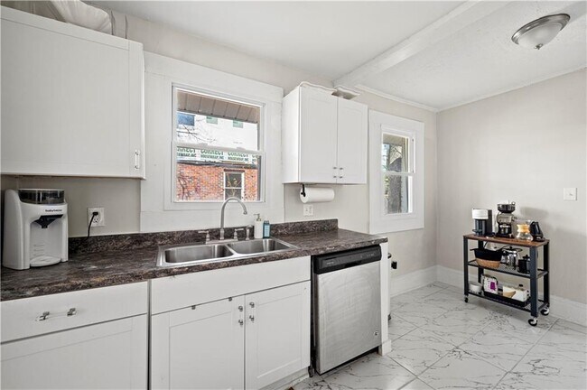 Building Photo - 443 3rd Ave
