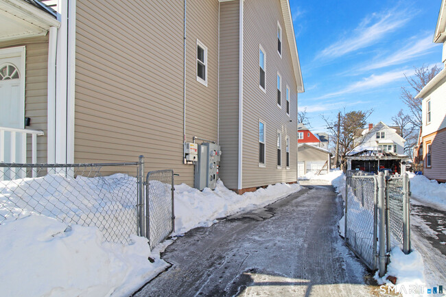 Building Photo - 29 Sisson Ave