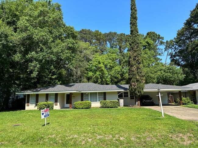 Primary Photo - Gorgeous 3 bed Home!!