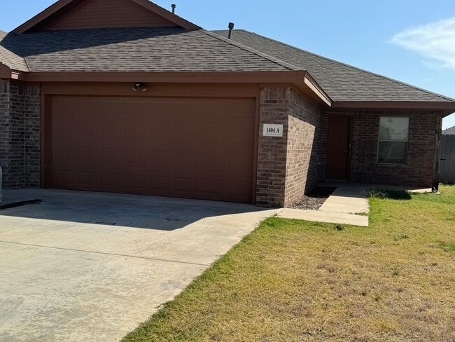 Primary Photo - Shallowater Duplex