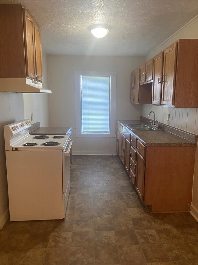 Building Photo - 1021 Nottingham Dr